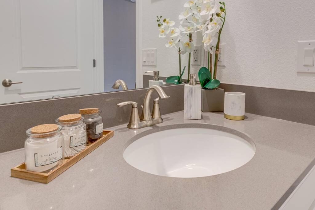 Newly Listed Townhouse Storey Lake, Free Waterpark Kissimmee Luaran gambar